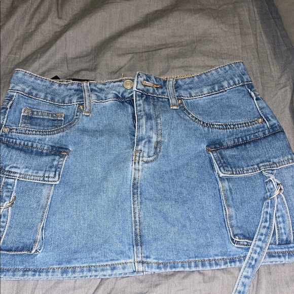 DENIM CARGO MINI SKIRT - Picture 3 of 3